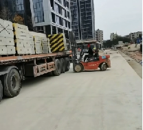 圍擋基礎塊的具體材質有哪些，各自的優缺點是什么？【旭東圍擋】